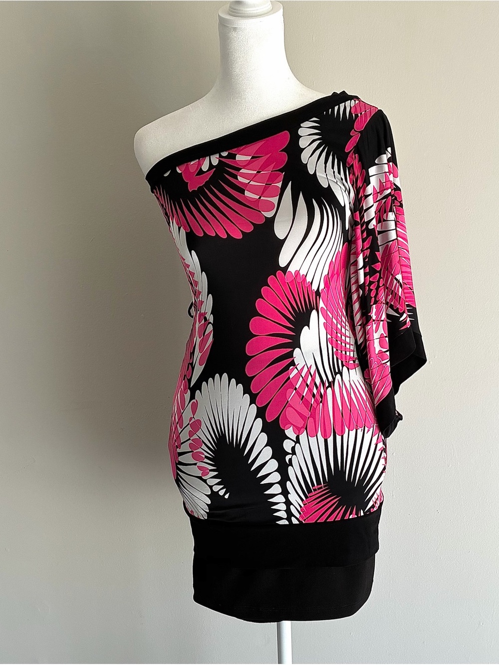 pink, white/black floral print asymmetrical top y2k one sleeve and cold shoulder